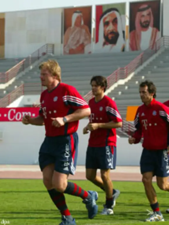 Der-Kapitaen-der-deutschen-Nationalmannschaft-hatte-bei-der-Rueckkehr-aus-Dubai-eine-knapp-2-000-Euro-teure-Handtasche-fuer-seine-Freundin-nicht-ordnungsgemaess-beim-Zoll-angemeldet