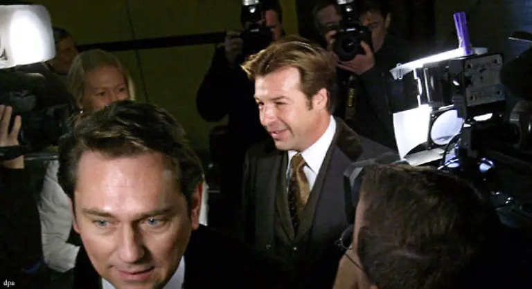 Nach-Ansicht-des-Landgerichts-Muenchen-verschwieg-er-Einnahmen-in-Hoehe-von-100-000-Euro