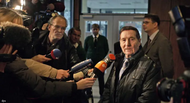 Von-1996-bis-2001-sparte-er-auf-diese-Weise-rund-900-000-Euro