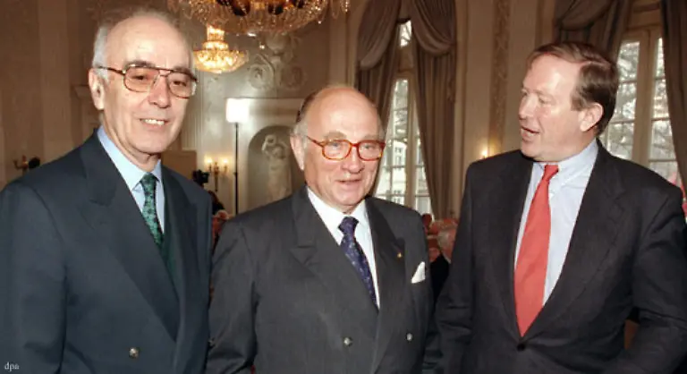 Die-beiden-FDP-Wirtschaftsminister-Hans-Friderichs-links-sowie-sein-Nachfolger-Otto-Graf-Lambsdorff-Mitte-erteilten-die-Genehmigungen