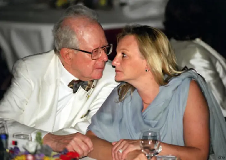 und-konnte-tatsaechlich-1-5-Milliarden-des-Verkaufserloeses-aus-den-Daimler-Benz-Aktien-steuerbeguenstigt-wieder-anlegen