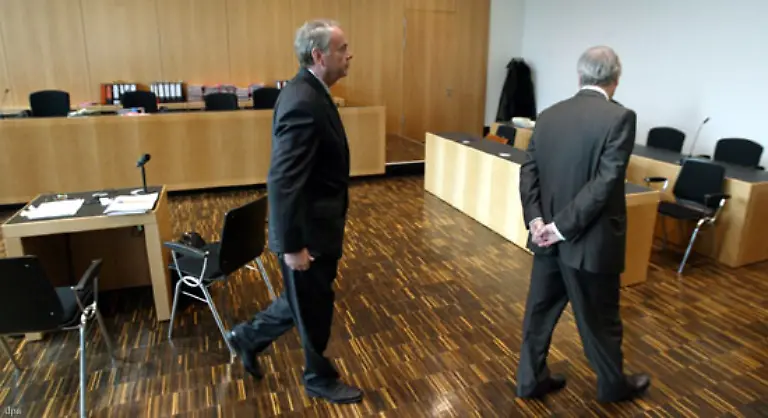 Der-ehemalige-Staatssekretaer-im-Verteidigungsministerium-und-Ex-Chef-des-Bundesamtes-fuer-Verfassungsschutz-Ludwig-Holger-Pfahls-wurde-dagegen-zur-Rechenschaft-gezogen