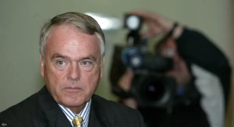 Pfahls-zeigte-sich-gestaendig-und-gab-zu