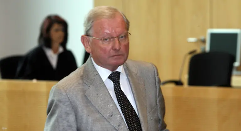 Ihnen-wird-vorgeworfen-Schreiber-bei-der-falschen-Abrechnung-eines-Panzer-Geschaefts-mit-Saudi-Arabien-geholfen-zu-haben