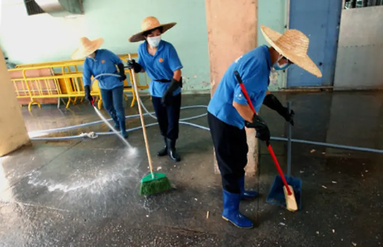 Als-Hilfsarbeiter-brauchen-Sie-es-gar-nicht-erst-zu-versuchen-die-werden-aus-China-rekrutiert