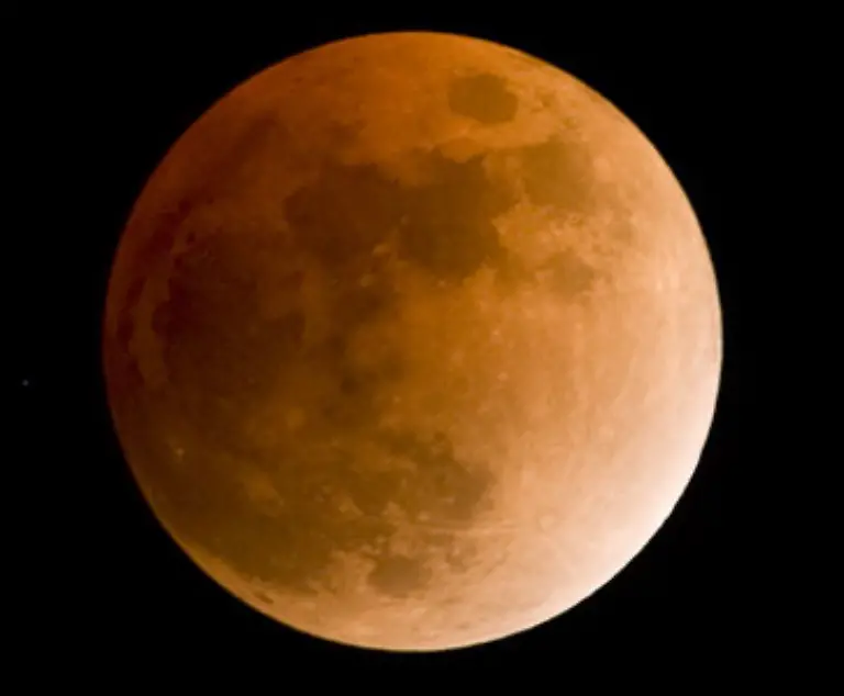 In-den-fruehen-Morgenstunden-des-21-Februar-2008-wanderte-der-Vollmond-durch-den-suedlichen-Teil-des-Erdschattens