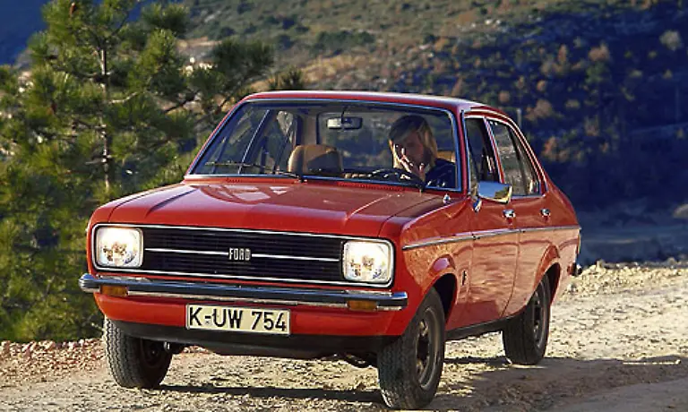 Bei-der-Neuauflage-aus-dem-Jahr-1975-war-dieser-zwar-verschwunden-Aber-dank-neuer-Motoren-und-verbessertem-Fahrwerk-konnte-er-die-schwachen-Absatzzahlen-der-ersten-Reihe-locker-toppen