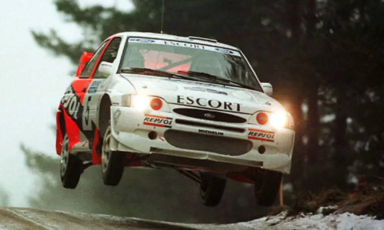 Auch-im-Sport-war-der-Escort-erfolgreich-Der-zweifache-Rallye-Weltmeister-Carlos-Sainz-wurde-1996-und-1997-mit-dem-Escort-jeweils-Dritter-der-Weltmeisterschaft