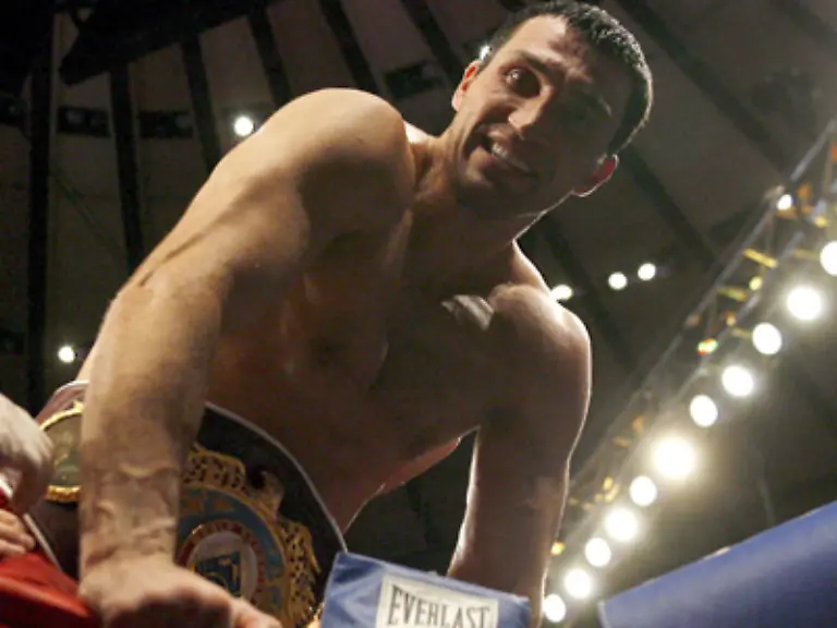Fuer-Klitschko-war-der-Kampf-eine-Dreiviertelstunde-nach-Mitternacht-dann-auch-gegessen-Die-Entscheidung-ueber-die-naechsten-Kaempfe-werde-ich-in-den-naechsten-Wochen-treffen-Ich-habe-bis-jetzt-nur-ans-Sportliche-gedacht-jetzt-kommt-das-Geschaeftliche