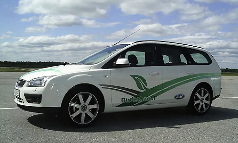 Der-Focus-wurde-aber-nicht-nur-auf-Sport-getrimmt-Auf-der-IAA-2005-stellte-Ford-ein-Modell-vor-das-jede-Mischung-aus-Bioethanol-und-Super-Benzin-tanken-kann