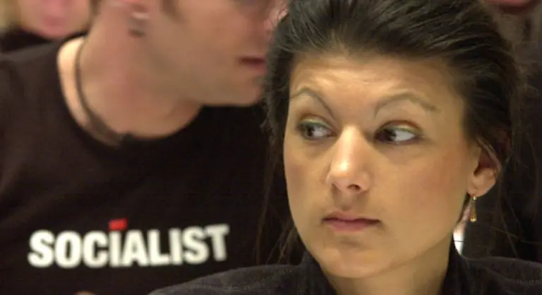Den-Anfang-macht-Sie-ahnen-es-bereits-Sahra-Stalins-Faust-Wagenknecht-Die-Politikerin-mit-der-Waerme-eines-Gulags-will-den-Kapitalismus-ueberwinden-Und-die-Mauer-war-fuer-sie-ein-notwendiges-Uebel