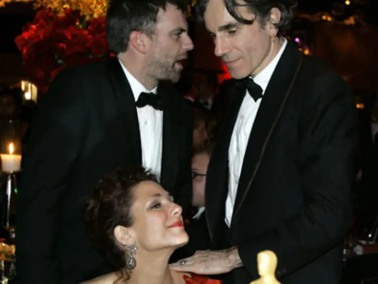 Zu-den-Verlierern-des-Abends-gehoerte-der-amerikanische-Regisseur-Paul-Thomas-Anderson-dessen-duesteres-Drama-There-Will-Be-Blood-nach-acht-Nominierungen-nur-zwei-Oscars-holte