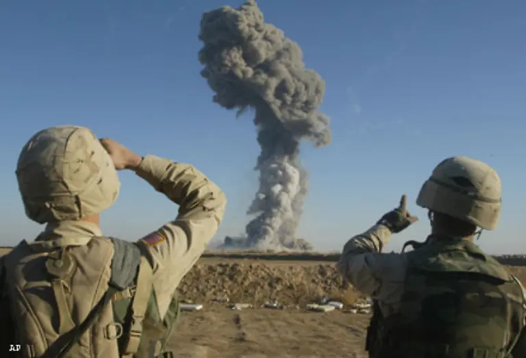 Maerz-2003-Im-Vorfeld-der-Invasion-im-Irak-steigt-der-Euro-ueber-1-10-Dollar-Im-Mai-ueberspringt-er-erstmals-wieder-sein-Einfuehrungsniveau-von-1-1747-Dollar