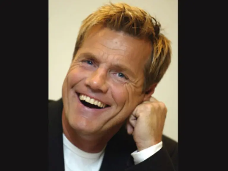 Wenn-ich-dich-zum-Singen-in-den-Park-stellte-dann-bringen-die-Voegel-noch-die-Kirschen-vom-letzten-Jahr-zurueck