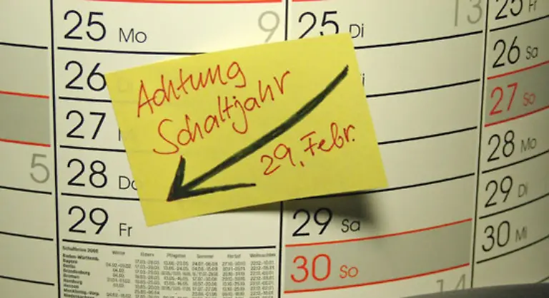 Sie-hielt-an-der-Faustregel-fest-dass-es-alle-vier-Jahre-ein-Schaltjahr-geben-muss