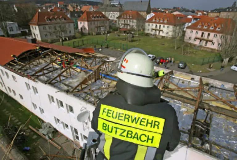 Polizei-und-Feuerwehr-warnen