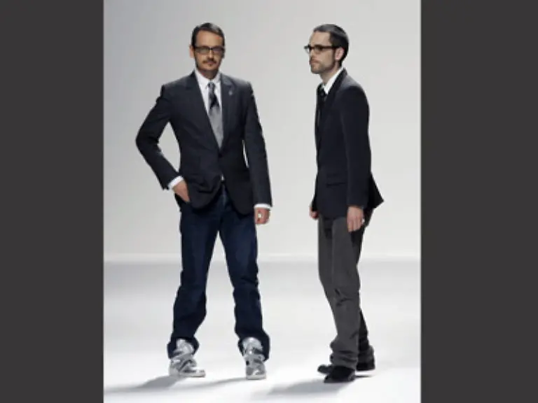 Das-niederlaendische-Designer-Duo-Victor-Rolf-finden-es-sexy