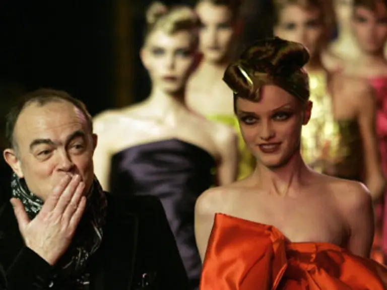 Christian-Lacroix-laengst-ein-Altmeister-im-Couture-Handwerk-machte-mal-wieder-vor