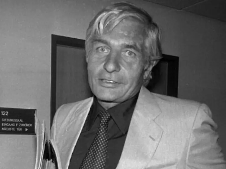 Mal-abgesehen-davon-dass-man-als-leibhaftiger-Playboy-natuerlich-eine-Menge-Frauen-gehabt-haben-muss