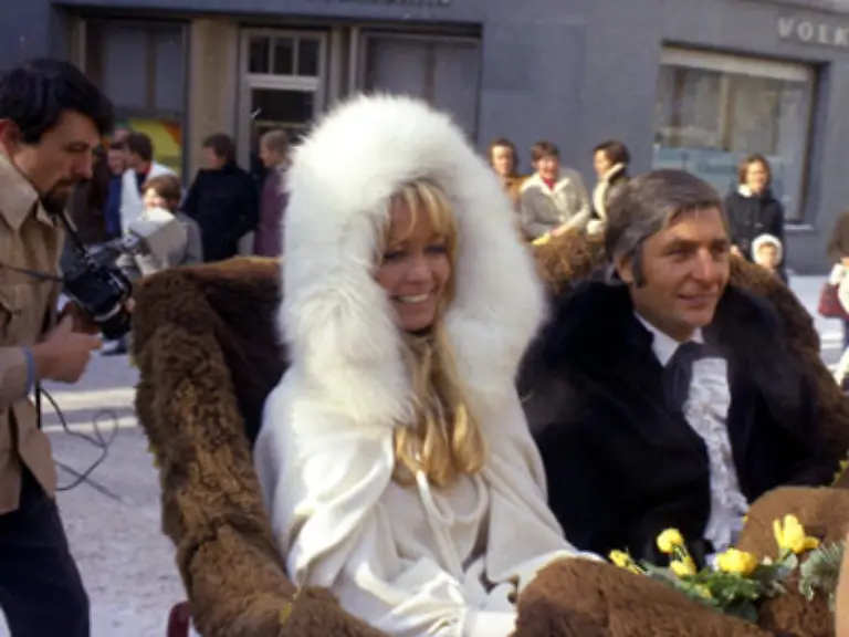 fuhr-hinterher-nicht-nur-romantisch-Kutsche-durch-die-Schweiz