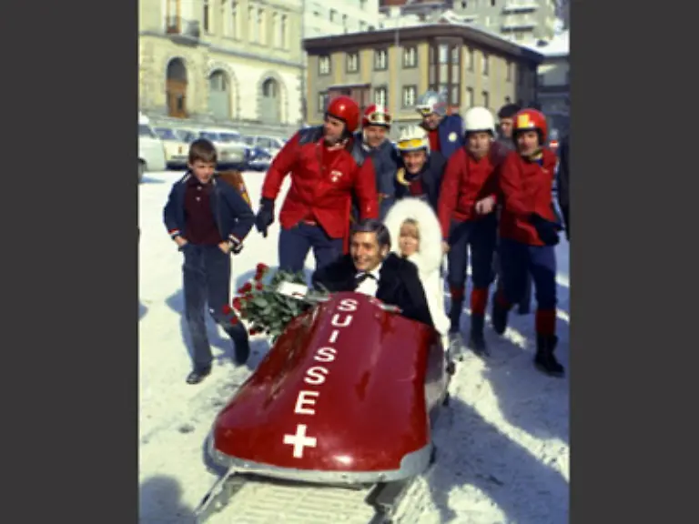 sondern-setzte-die-junge-Braut-auch-noch-in-einen-Bob