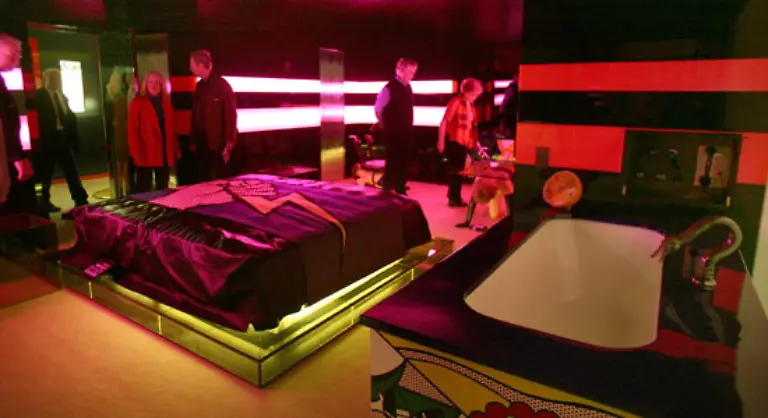 Zu-sehen-ist-unter-anderem-die-rekonstruierte-Turmwohnung-von-Gunter-Sachs-in-St-Moritz