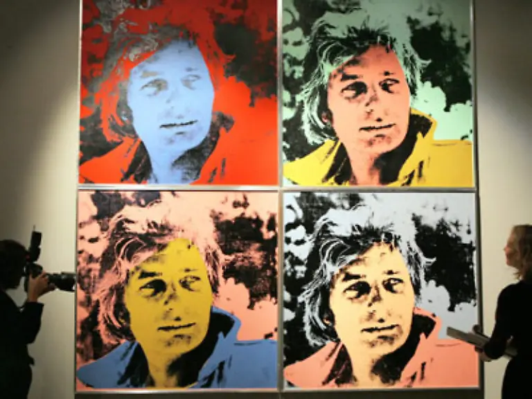 In-der-Ausstellung-der-Playboy-Legende-des-Fotografen-und-Kunstsammlers-Gunter-Sachs-wird-er-als-Fotograf-und-Filmer-als-Sammler-Gestalter-und-Inszenator-von-Aesthetik-praesentiert