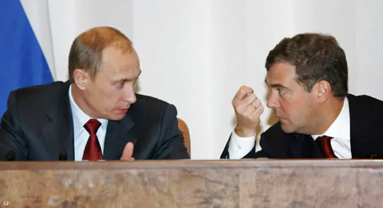 Medwedew-lehrte-damals-Jura-an-der-Universitaet-Putin-ueberwachte-als-KGB-Agent-die-juristische-Fakultaet
