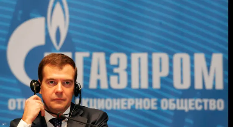 Seit-2002-ist-Medwedew-zudem-Aufsichtsratschef-des-Gasmonopolisten-Gazprom-Hier-begruendet-er-seinen-Ruf-als-wirtschaftsfreundlicher-Politiker