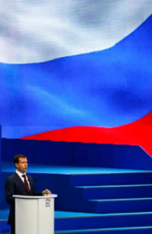 Dabei-hat-er-vor-allem-die-Interessen-der-russischen-Unternehmen-im-Blick-Medwedew-gilt-als-Ideengeber-fuer-den-erzwungenen-Verkauf-der-Mehrheit-an-dem-riesigen-Fluessiggasprojekt-Sachalin-2-von-Royal-Dutch-Shell