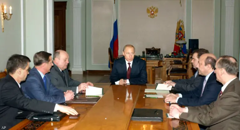 Ob-sich-Medwedew-doch-irgendwann-von-Putin-dem-neuen-Ministerpraesidenten-emanzipieren-wird-bleibt-eine-spannende-Frage