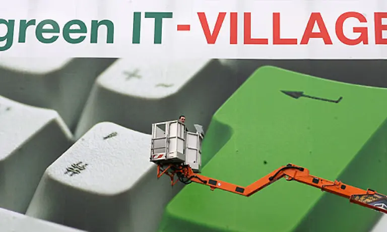 Das-Motto-der-diesjaehrigen-Cebit-ist-Green-IT-Auch-in-der-Computertechnologie-hat-der-Umweltschutz-Einzug-gehalten-Stromsparender-und-umweltfreundlicher-soll-die-Technik-werden