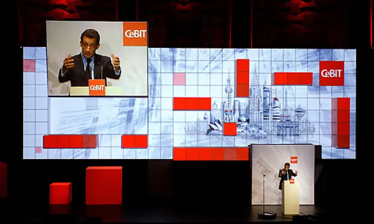 Frankreich-ist-auch-das-diesjaehrige-Partnerland-der-Cebit-Daher-der-hohe-Besuch-aus-unserem-Nachbarland-Deutschland-und-Frankreich-streben-im-Bereich-der-Informationstechnologie-eine-engere-Zusammenarbeit-an