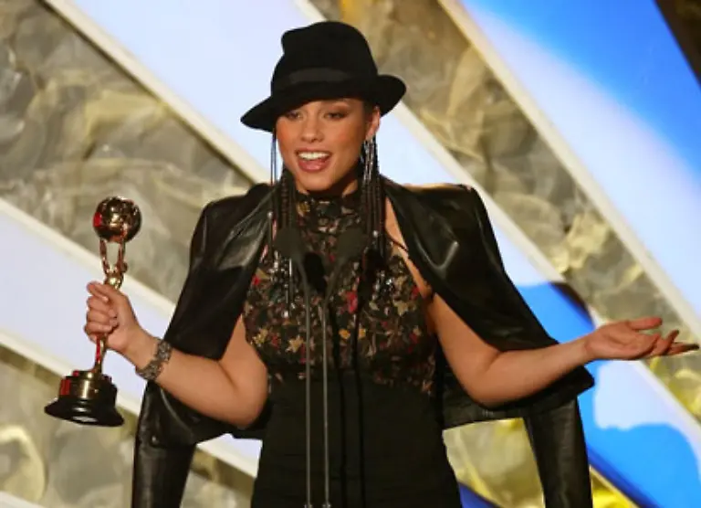Ausserdem-erhielt-sie-zwei-World-Music-Awards