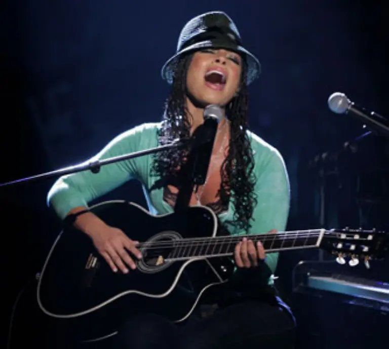 An-allen-13-Songs-des-Albums-war-die-Saengerin-als-Produzentin-und-Songwriterin-beteiligt