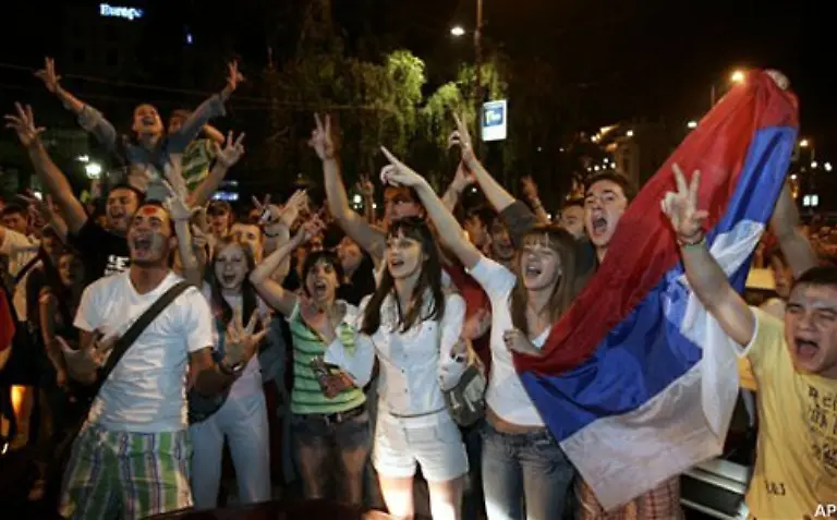 Die-rufen-sich-da-doch-gegenseitig-an-und-schieben-sich-die-Stimmen-zu-wie-es-ihnen-passt