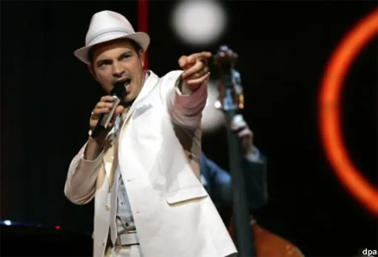 Naja-schoen-waer-s-schon-wenn-wir-unter-die-ersten-18-kaemen-Roger-Cicero-hatte-2007-den-19-Platz-belegt-Wir-ziehen-den-Hut