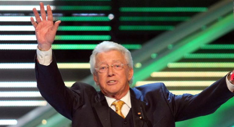 ... und warten auf unseren Lieblingsshowmaster Dieter-Thomas Hermanns, der gewohnt gewöhnlich durchs Programm führen wird!