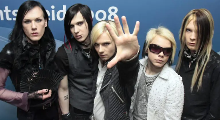 Cinema-Bizarre-Forever-Or-Never-Die-fuenf-Teenie-Idole-koennten-den-aussergewoehnlichsten-Auftritt-liefern-Die-Glamrock-Musiker-tragen-ganz-im-Stile-Tokio-Hotels-ausgefallene-Frisuren-und-viel-Kajal-und-versprechen-grosses-Kino-auf-der-Buehne