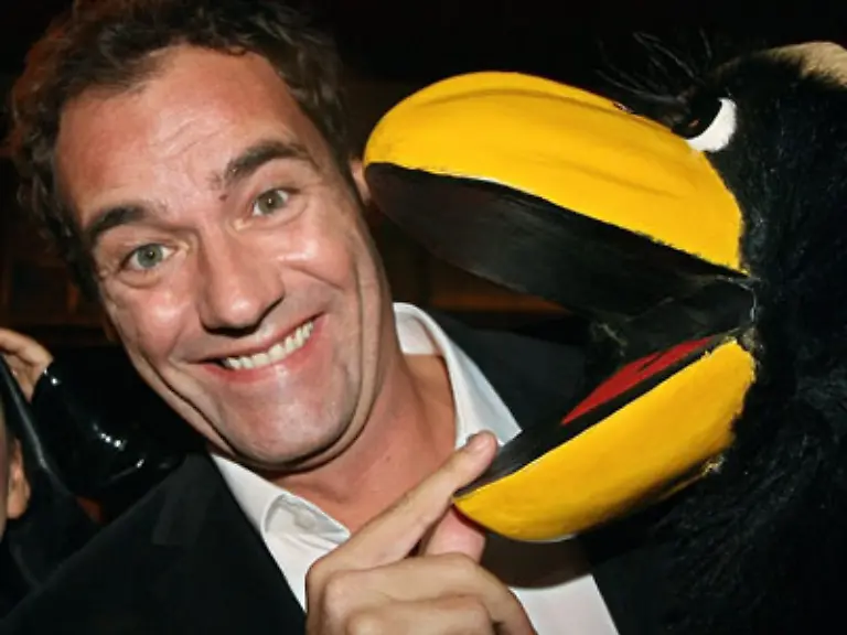 Der-27-jaehrige-Muenchner-Tommy-Reeve-setzt-auf-eine-Ballade-Auch-diesem-Newcomer-der-im-Vorprogramm-von-Christina-Stuermer-gespielt-hat-war-im-vergangenen-Jahr-ein-Hit-gelungen-Mit-seiner-ersten-Single-I-m-Sorry-schaffte-er-auf-Anhieb-den-Sprung-in-die-Charts