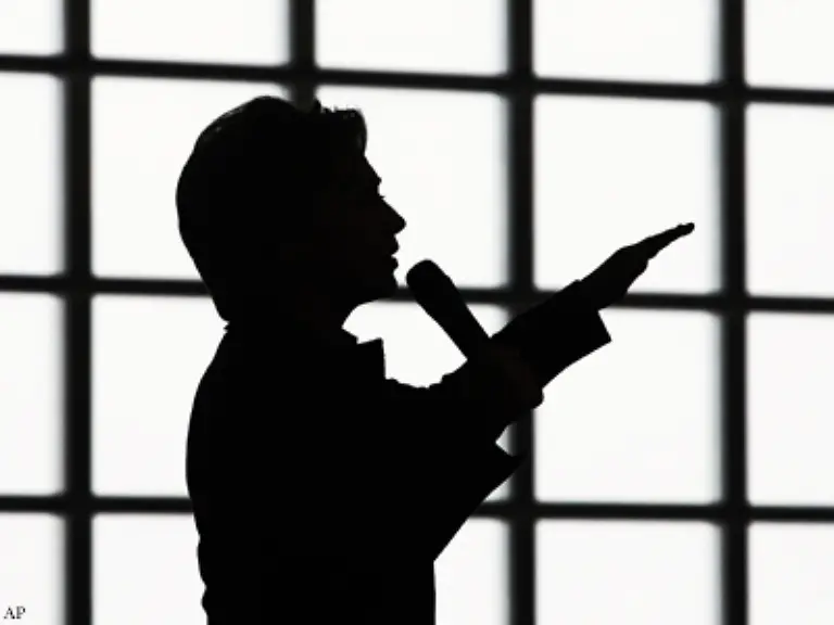 Wahrscheinlich-bin-ich-die-beruehmteste-Person-die-man-nicht-wirklich-kennt-sagt-Hillary-ueber-sich-selbst-An-diesem-Umstand-duerfte-sie-selbst-nicht-unschuldig-sein