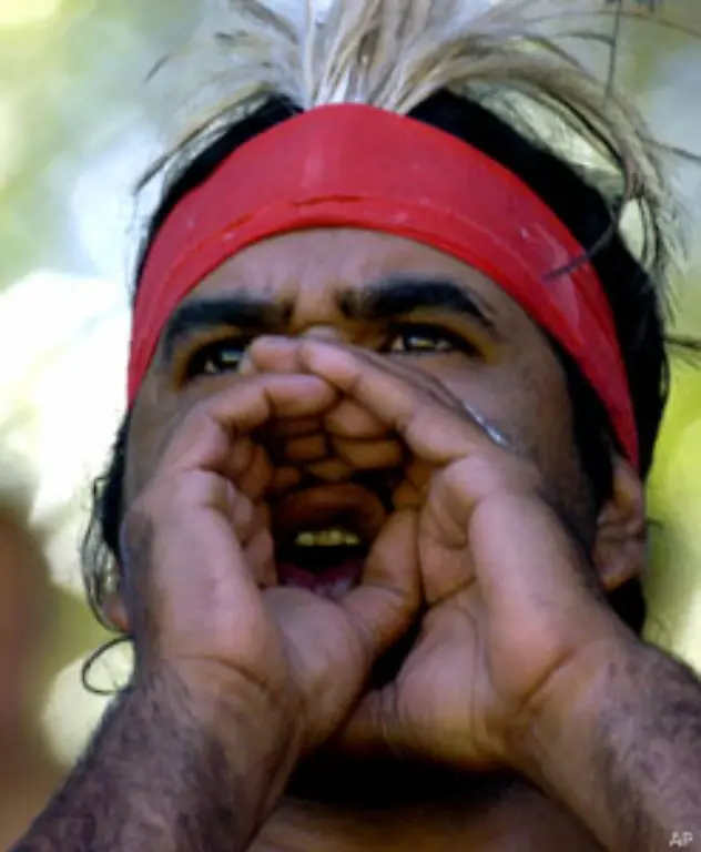 Erst-als-Erwachsene-konnten-die-Zwangsassimilierten-sich-ihrer-eigenen-Kultur-zuwenden-und-auf-die-Suche-nach-ihren-Wurzeln-gehen