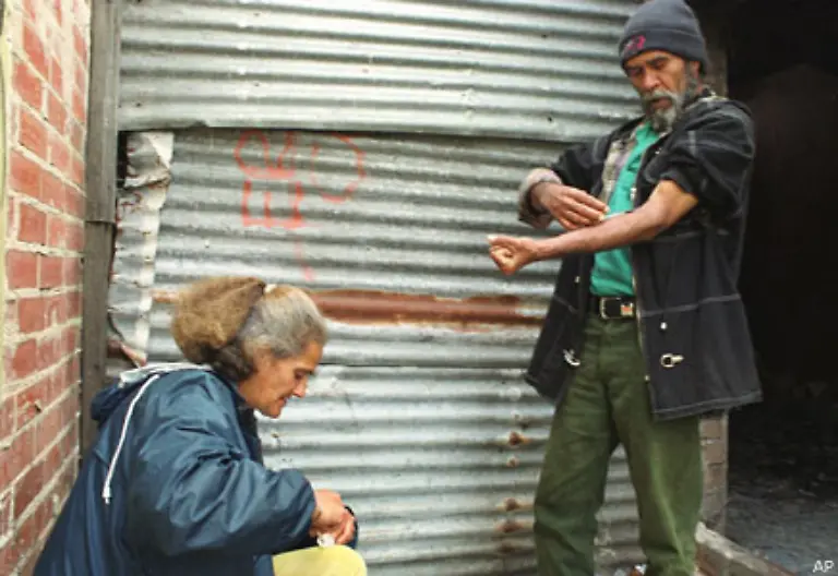 Hier-herrschen-Alkoholismus-schwerer-Drogenmissbrauch-und-Gewalt-Die-Lebenserwartung-eines-weissen-Australiers-liegt-knapp-20-Jahre-hoeher-als-die-der-Aborigines