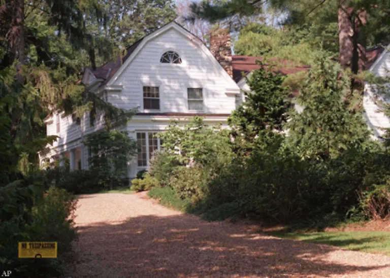 Vor-dem-Auszug-aus-dem-Weissen-Haus-kaufen-die-Clintons-ein-neues-Domizil-in-Chappaqua-im-Bundesstaat-New-York