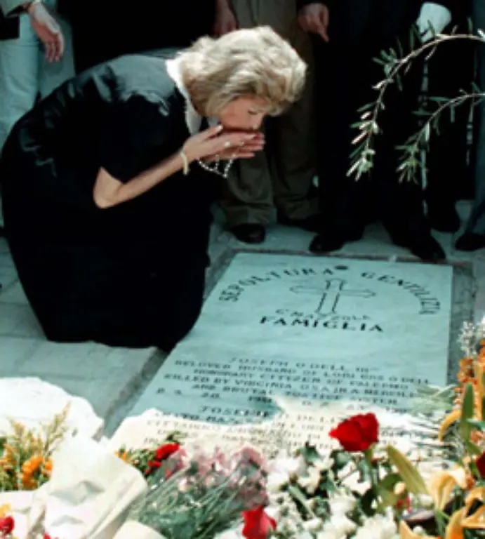 Nun-sollten-Ehen-eigentlich-nicht-durch-den-Scheidungsrichter-sondern-durch-den-Tod-beendet-werden-Eine-Zugewinnregelung-ist-dann-klar-von-Vorteil-weil-sich-der-steuerfreie-Erbteil-um-ein-Viertel-erhoeht