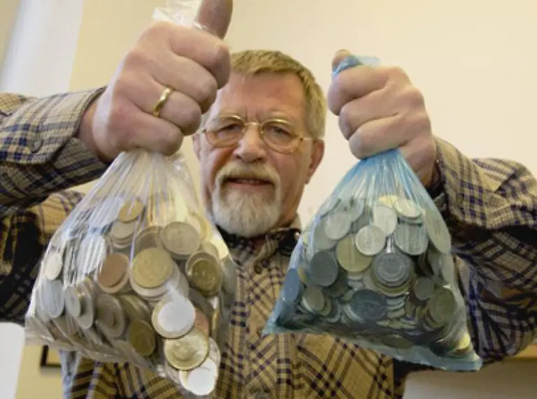 Auch-wenn-die-Ehe-zerruettet-war-geht-der-ueberlebende-Partner-nicht-leer-aus-Ihm-steht-immerhin-der-gesetzliche-Pflichtteil-zu-Wer-nicht-enterbt-wurde-teilt-sich-das-Vermoegen-50-50-mit-den-Nachkommen