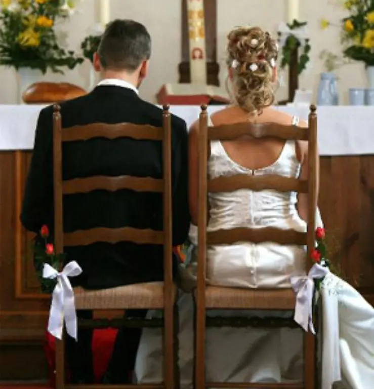 Es-soll-ja-Leute-geben-denen-Geld-voellig-egal-ist-Niemals-wuerden-sie-des-schnoeden-Mammons-wegen-vor-den-Traualtar-treten