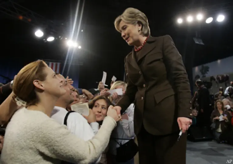 Fuer-sie-alle-sind-Clintons-Ziele-verlockend-eine-radikale-Reform-des-Gesundheitswesens-eine-hoehere-Besteuerung-von-Wohlhabenden-sowie-eine-Verbesserung-der-Beziehungen-zu-Alliierten-wie-Deutschland