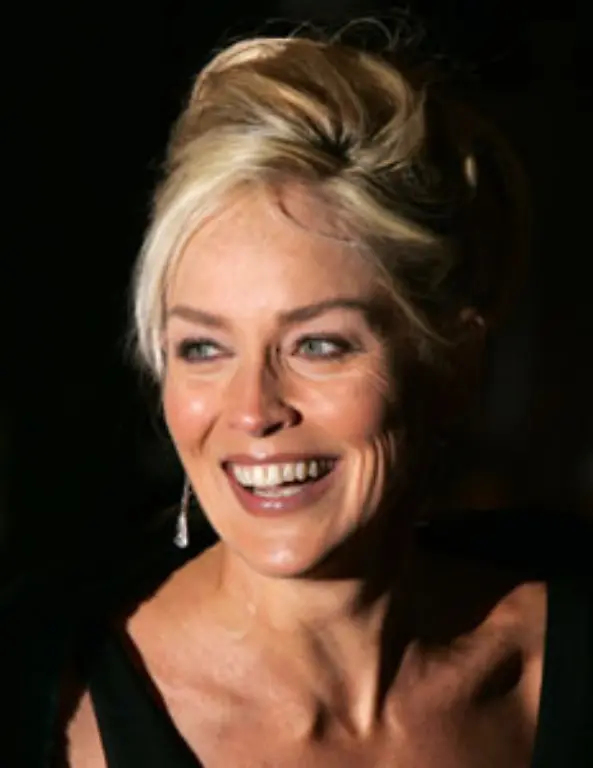 Catwomen-Broken-Flowers-Alpha-Dog-Toedliche-Freundschaften-Basic-Instinct-2-Bobby