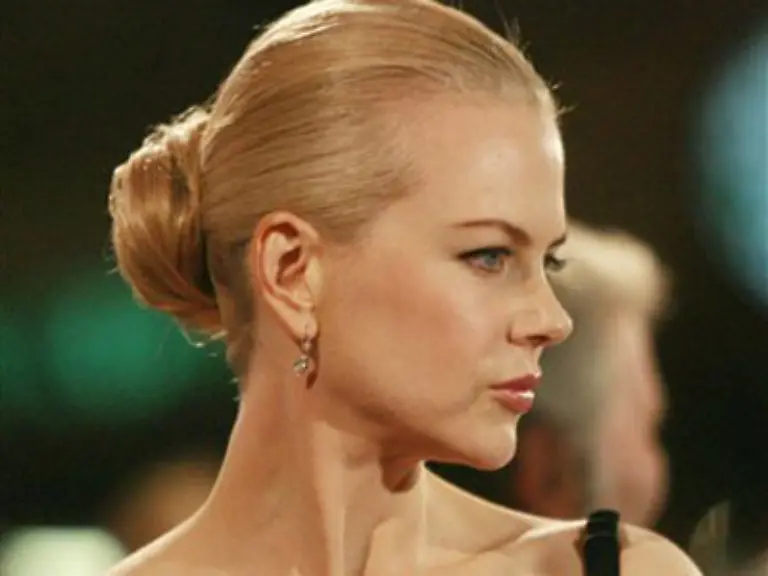 dass-die-Frauen-auch-in-100-Jahren-noch-dem-Glamour-Look-der-30er-Jahre-Diven-des-20